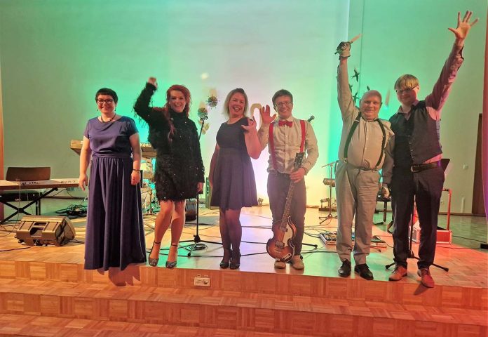 17 Aruküla kooli õpetajate bänd