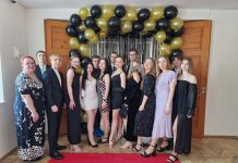 Kehra gümnaasiumi abituurium korraldas kevadballi