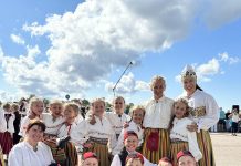 KRISTI RUSE viis tantsupeole Kolga kooli 2. klassi lapsed