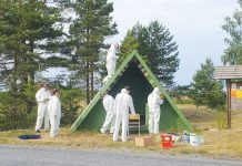 Kuusalu õpilasmalevlased korrastasid külaplatse ja värvisid bussipaviljone