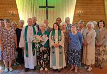 Nelijärve puhkekeskuse perenaine kinkis Aegviidu kirikule põranda