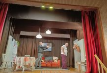 Vihasoo näitering tõi lavale situatsioonikomöödia „Kohver“