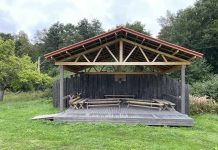 Pärispea välilava sai katuse