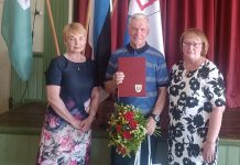Kolgaküla spordiklubi juht sai sünnipäevaks valla aumärgi
