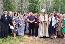 Piiskop OVE SANDER pühitses Aegviidu uue kalmistu