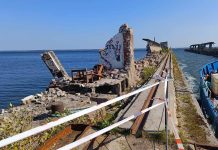 Hara sadama endisel militaarkail asunud generaatorihoone varises merre