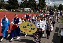 Raasiku valla laulu- ja tantsupäev oli esmakordselt Aruküla staadionil