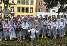 Kehra gümnaasiumi tütarlastekoor sai uued seelikud laulupeo eelõhtuks