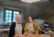 Kuusalu kirikumõisa endisesse saunamajja on tehtud suvekohvik Viht ja Kahvel