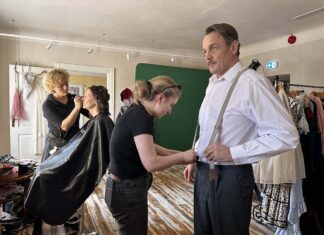 Anija mõisa suvelavastuse trupp tutvus tulevase mängukohaga