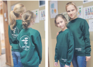 Aegviidu kool võttis kasutusele koolilogoga pusa