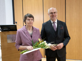 MEELI LEHIS pälvis presidendi rahvaluulepreemia