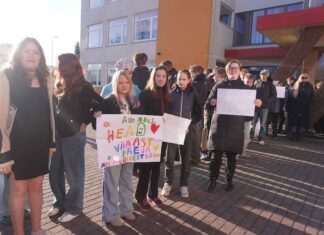 Aruküla kool tänas pensionile jäänud direktorit