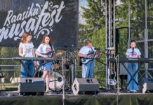 Raasiku rahvamaja õuel esinesid 5. Musafestil 19 noortebändi